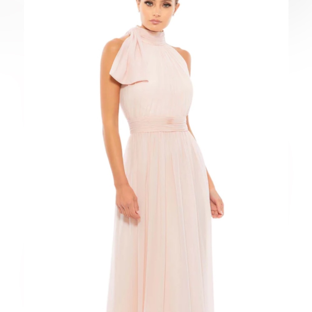 MAC DUGGAL SZ 10 HIGH NEXK CHIFFON GOWN. NWT color Blush pink